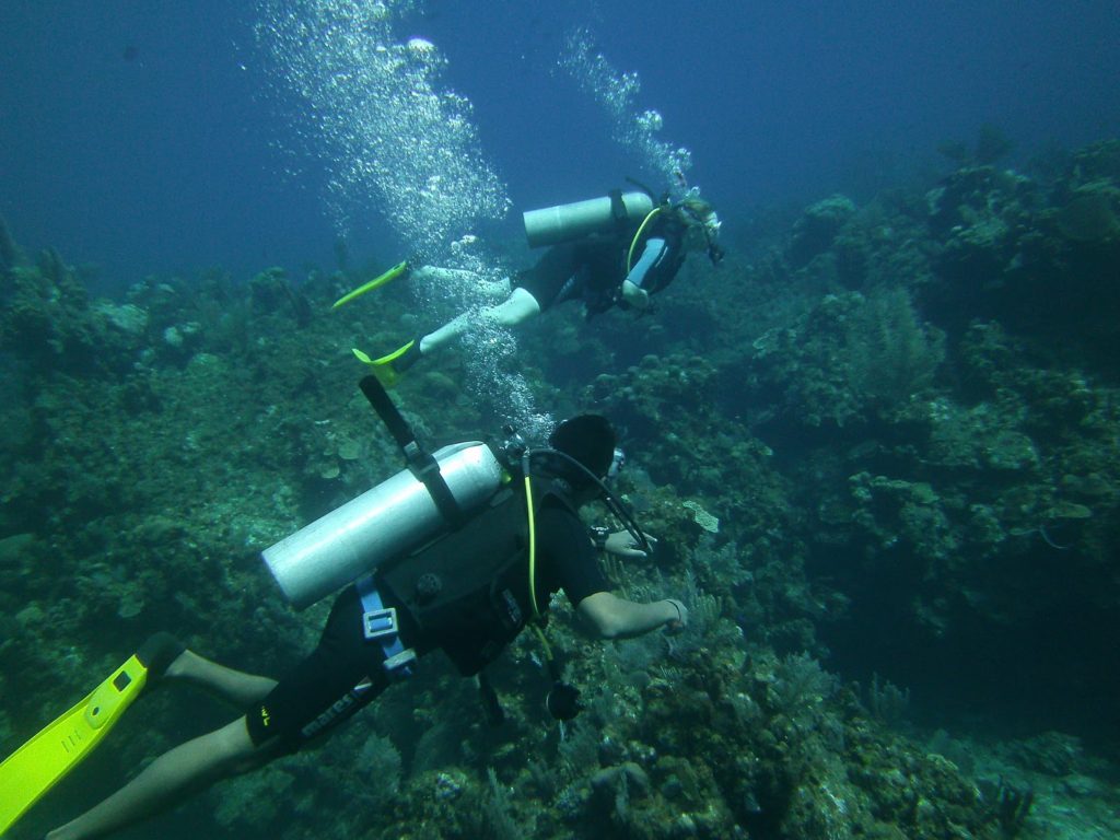 Learning to scuba dive with TGI in Roatan, photo by Mike Pelosi