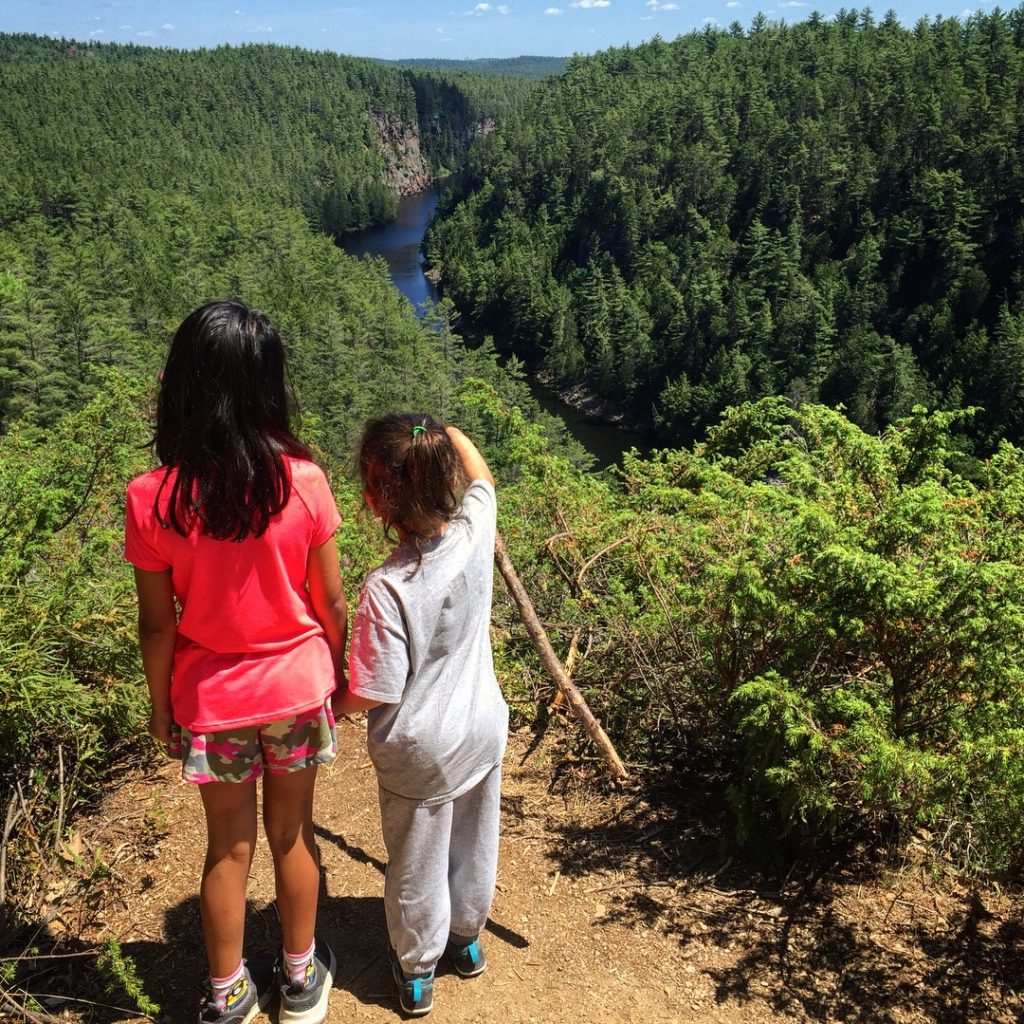 Epic Hikes With Kids - BARRON CANYON TRAIL #discoverON #exploremore #barroncanyontrail #algonquinpark #getoutside #liveoutdoors #ontarioparks #welivetoexplore #familytravelblogger #hikingwithkids #kidswhohike #hikingmom