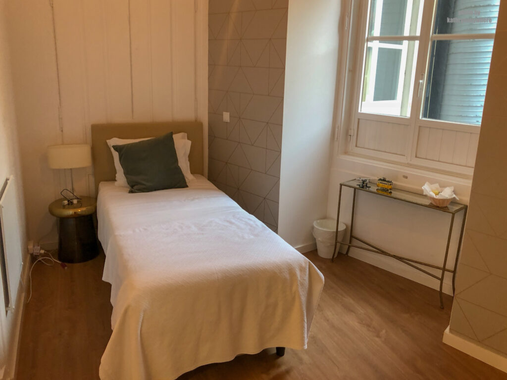 room with the single bed in our triple room at City Lofts Guesthouse, Lisbon