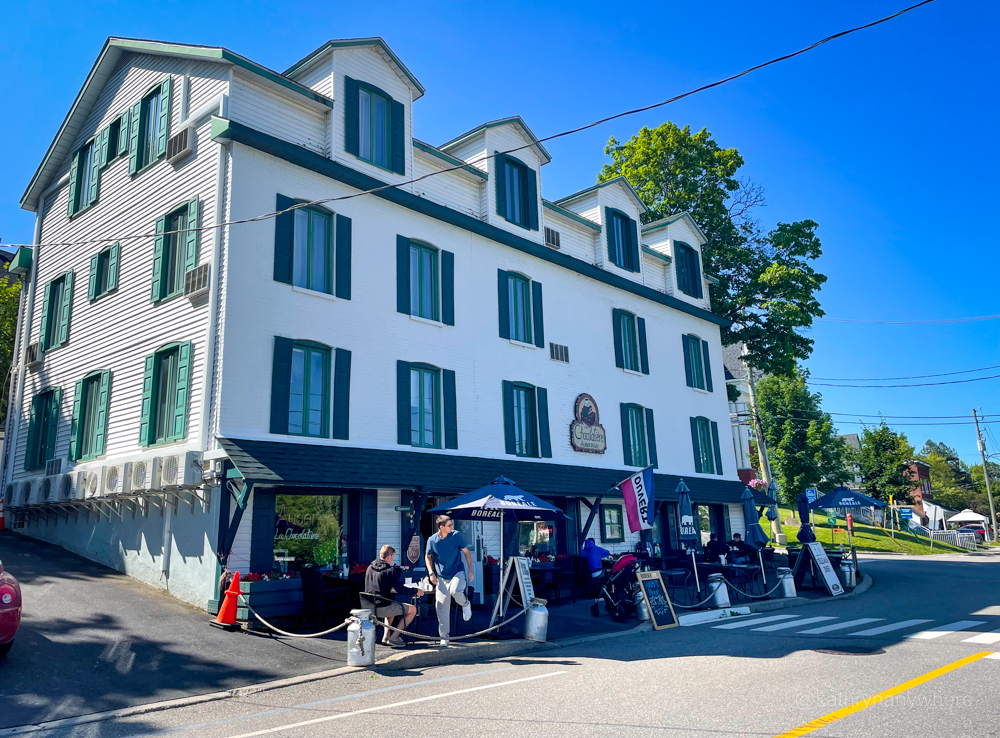 l’Auberge La Chocolatière is a hotel and a restaurant